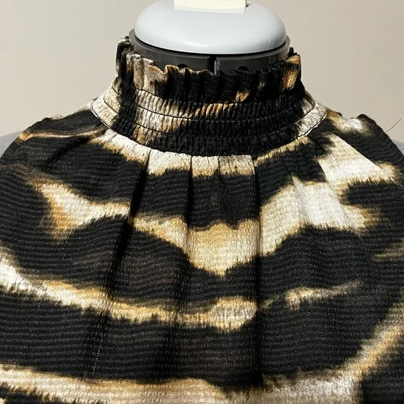 Sleeveless Turtleneck - Picture 5 of 10